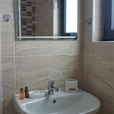 Odesos בית הארחה 2*