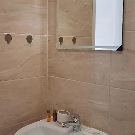 Odesos בית הארחה