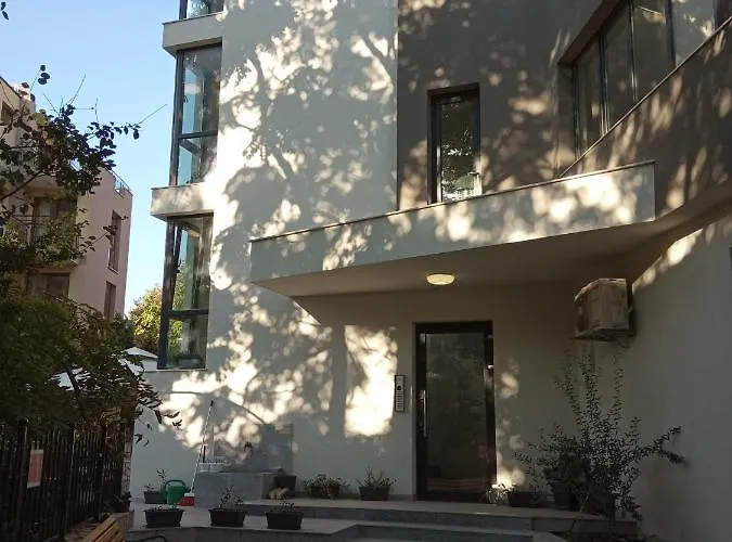 Къща за гости Odesos 2*