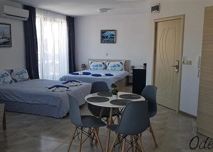 Къща за гости Odesos 2*